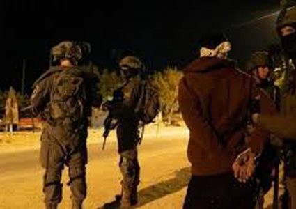 الاحتلال يعتقل ستة شبان من بلدة سلواد
