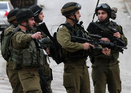 قوات الاحتلال تعرقل وصول المعلمين والتلاميذ لمدرستهم في سوسيا جنوب الخليل