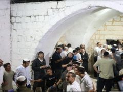 لأول مرة منذ 25 عاما.. كاتس يسمح باقتحام قبر يوسف في نابلس نهارا