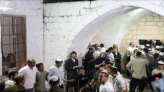 لأول مرة منذ 25 عاما.. كاتس يسمح باقتحام قبر يوسف في نابلس نهارا