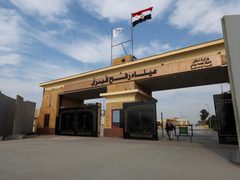 مصادر عبرية : نتنياهو يتراجع عن خطة إعادة فتح معبر رفح بالكامل