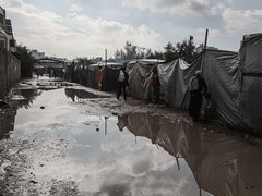 "الأونروا": 235 ألف شخص تضرروا من منخفض "بايرون" الجوي بغزة