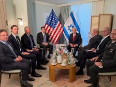 قبل لقاء ترامب : نتنياهو يجتمع مع وزيري الحرب والخارجية الأميركيين