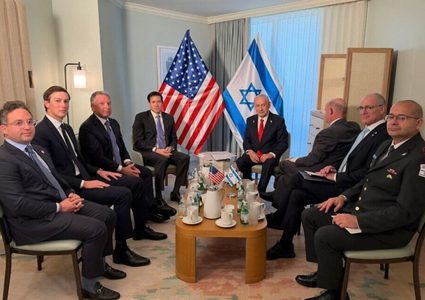 قبل لقاء ترامب : نتنياهو يجتمع مع وزيري الحرب والخارجية الأميركيين