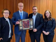 عائلة الشهيد قدري أبوبكر تكرّم د. رامي الحمدلله تقديرًا لدوره الوطني والإنساني