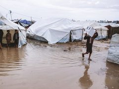 غزة: أزمة إنسانية كارثية ونازحون بلا مأوى وسط اشتداد المنخفض الجوي