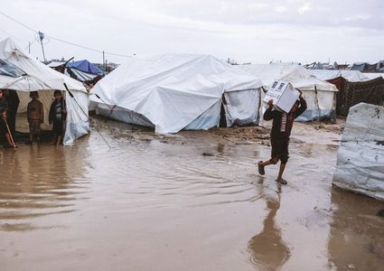 غزة: أزمة إنسانية كارثية ونازحون بلا مأوى وسط اشتداد المنخفض الجوي