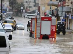 الدفاع المدني يتعامل مع 115 حادثًا خلال المنخفضات الأخيرة ويدعو للحذر