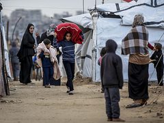 3 شهداء بسبب البرد الشديد في غزة و17 شهيدا إثر انهيار المباني