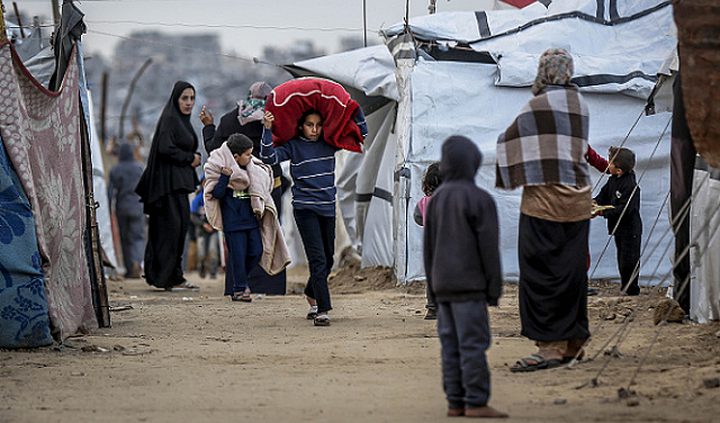 3 شهداء بسبب البرد الشديد في غزة و17 شهيدا إثر انهيار المباني