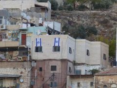 الاحتلال يثبت إخلاء 13 شقة في القدس يقطنها أكثر من 100 مقدسي لصالح المستوطنين