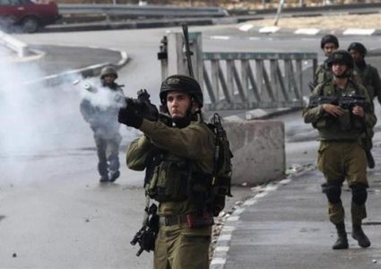 الاحتلال يصيب مواطنا بالرصاص قرب جدار الفصل العنصري في الرام