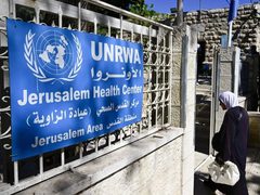 "شؤون اللاجئين" تدين قانون قطع إمدادات الأونروا بالقدس