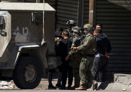 الاحتلال يعتقل 6 مواطنين بينهم صُحفية من الضفة