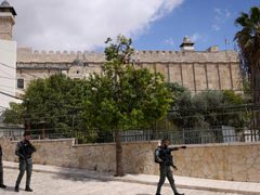 بلدية الخليل: سحب صلاحيات الحرم الإبراهيمي انتهاك خطير وغير قانوني