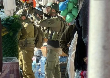 قوات الاحتلال تقتحم وسط الظاهرية جنوب الخليل.