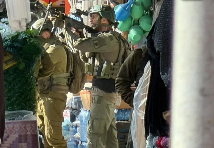 قوات الاحتلال تقتحم وسط الظاهرية جنوب الخليل.