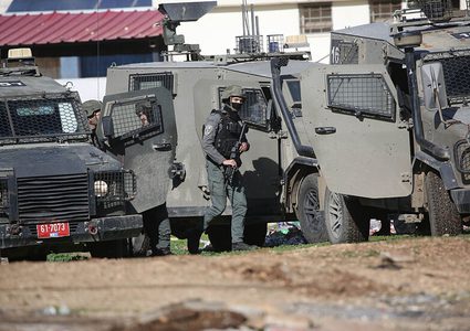 الاحتلال يشن حملة اقتحامات بالضفة تتخللها اعتقالات