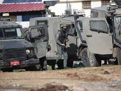 الاحتلال يشن حملة اقتحامات بالضفة تتخللها اعتقالات