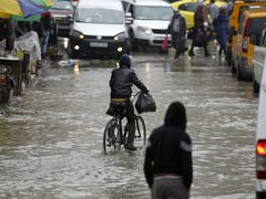 الطقس: أمطار غزيرة وتحذير من السيول والفيضانات