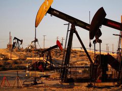 انخفاض أسعار النفط عالميا