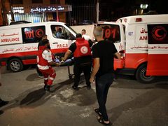 قوات الاحتلال تحتجز سيارة إسعاف تابعة للهلال الأحمر في جنين