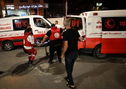 قوات الاحتلال تحتجز سيارة إسعاف تابعة للهلال الأحمر في جنين