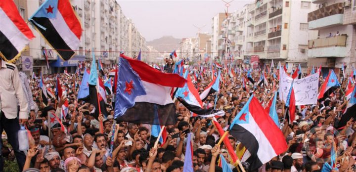 اليمنيون يعلنون مرحلة انتقالية تمهيدا لإقامة دولة في الجنوب