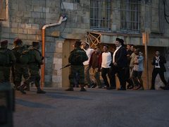 مستوطنون يطلقون الرصاص الحي صوب المواطنين في دير بلوط غرب سلفيت