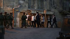 مستوطنون يطلقون الرصاص الحي صوب المواطنين في دير بلوط غرب سلفيت