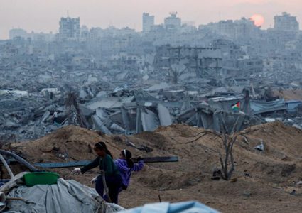 8 دول عربية وإسلامية تحذر من كارثة إنسانية في غزة وتدعو لرفع القيود فوراً