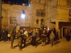 مستوطنون يهاجمون منزلا في بلدة سنجل