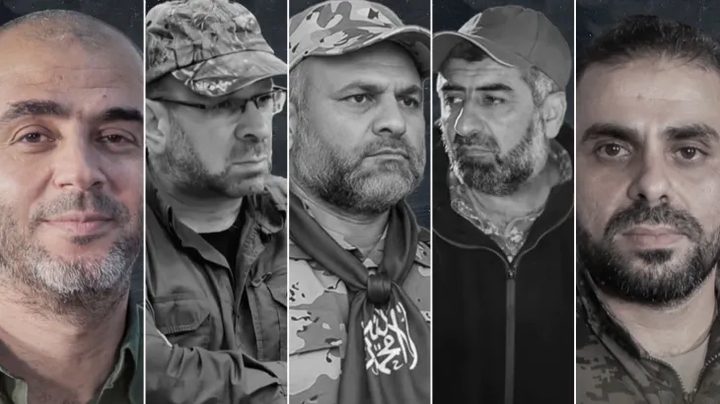 آلاف المصلين يؤدّون صلاة الغائب على قادة كتائب القسام الشهداء