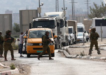 الاحتلال يغلق مدخلي النبي صالح وعابود شمال غرب رام الله