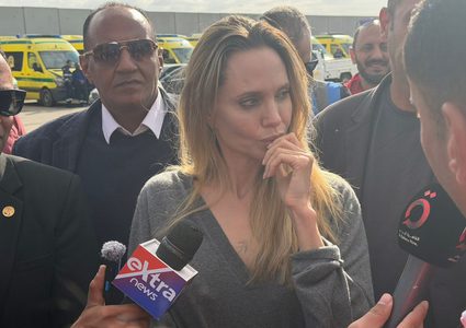 أنجلينا جولي تصل إلى معبر رفح في زيارة إنسانية لتفقد المساعدات ومستشفى العريش