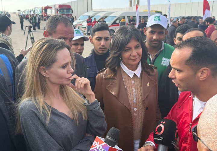 أنجلينا جولي تصل إلى معبر رفح في زيارة إنسانية لتفقد المساعدات ومستشفى العريش