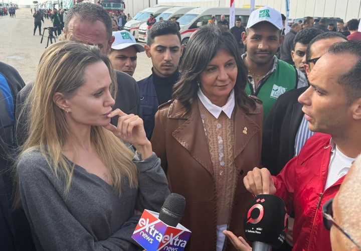 أنجلينا جولي تصل إلى معبر رفح في زيارة إنسانية لتفقد المساعدات ومستشفى العريش