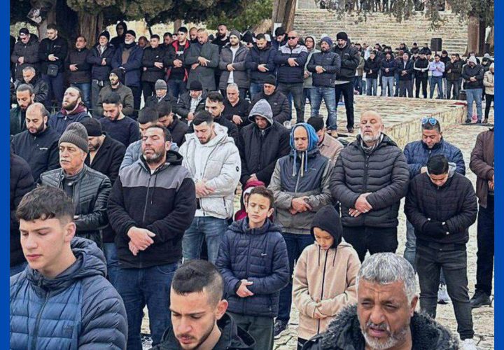 50 ألف مصل أدوا صلاة الجمعة في رحاب المسجد الأقصى المبارك