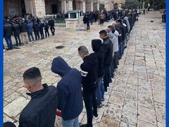 50 ألف مصل أدوا صلاة الجمعة في رحاب المسجد الأقصى المبارك