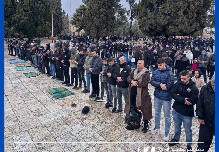 50 ألف مصل أدوا صلاة الجمعة في رحاب المسجد الأقصى المبارك