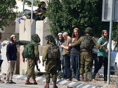 مستوطنون يقتحمون اللبن الشرقية جنوب نابلس