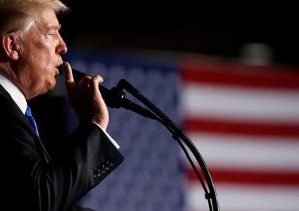 ترامب يهدد: إذا قتلت إيران متظاهرين سلميين فإن الولايات المتحدة ستتدخل