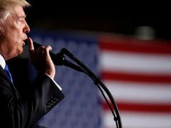 ترامب يهدد: إذا قتلت إيران متظاهرين سلميين فإن الولايات المتحدة ستتدخل