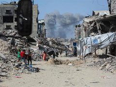 استشهاد شاب وإصابة آخر مع تواصل إطلاق النار والقصف على أنحاء متفرقة من قطاع غزة