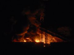 انفجارات تهز كاراكاس وترمب يعلن اعتقال الرئيس الفنزويلي وزوجته