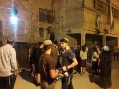 مستوطنون يهاجمون منازل المواطنين في بيتا والاحتلال يعتدي على شاب من حوارة