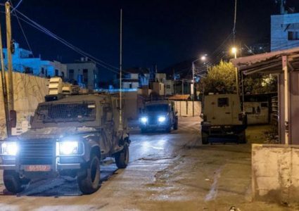 قوات الاحتلال تعتقل شابا جنوب قلقيلية