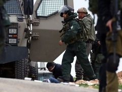 قوات الاحتلال تعتقل شابا من الباذان شمال نابلس