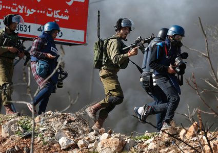 نقابة الصحفيين: 99 انتهاكا إسرائيليا بحق الصحفيين الشهر الماضي