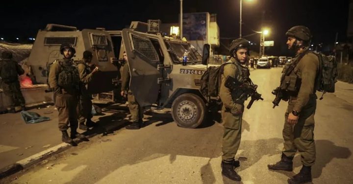 الاحتلال يشدد من إجراءاته العسكرية في محيط رام الله ويقتحم بيرزيت